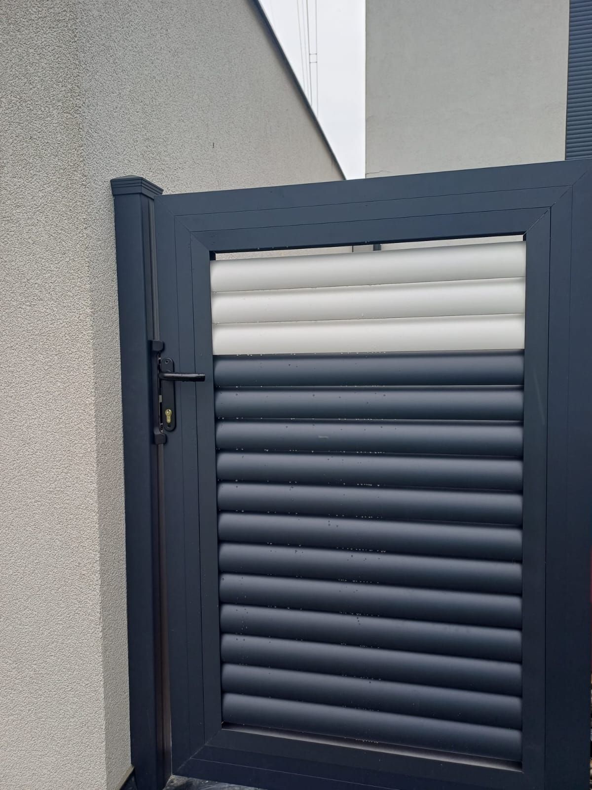 Cancello pedonale a lamelle in alluminio