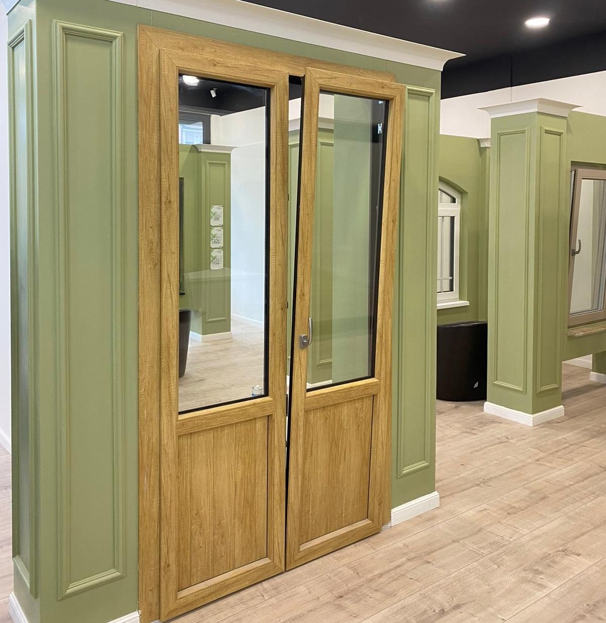 Porta a due ante in PVC effetto legno rovere