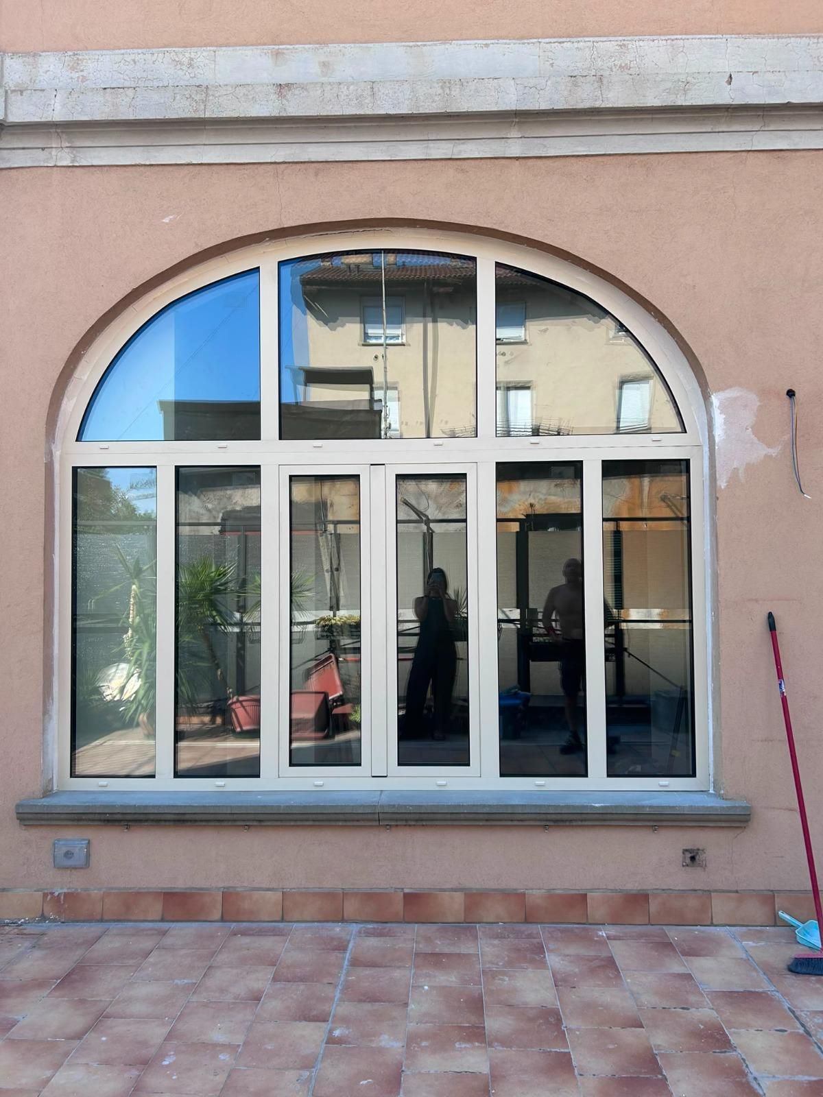 Portafinestra ad arco finita, PVC avorio